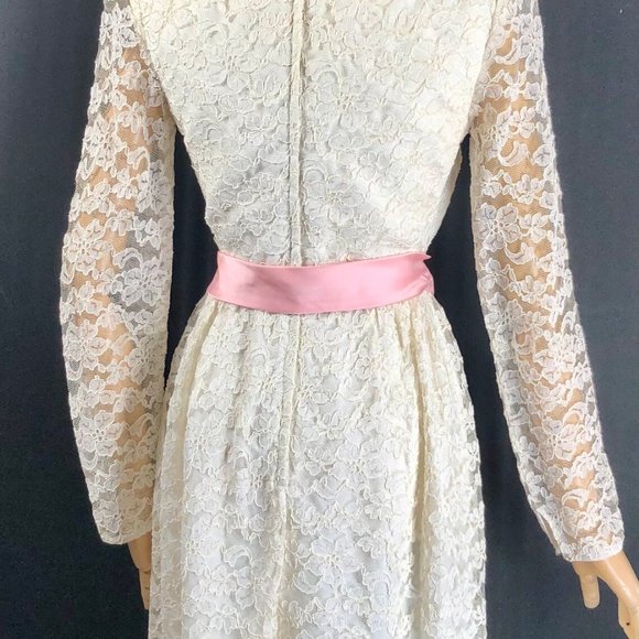 vintage wedding dress / 60s white lace short weddi - Picture 8 of 10
